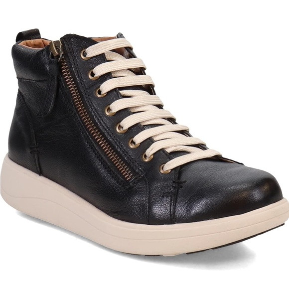 Strive Shoes - NIB Strive Women's Sneaker Boot - Kensignton - Arch Supportive